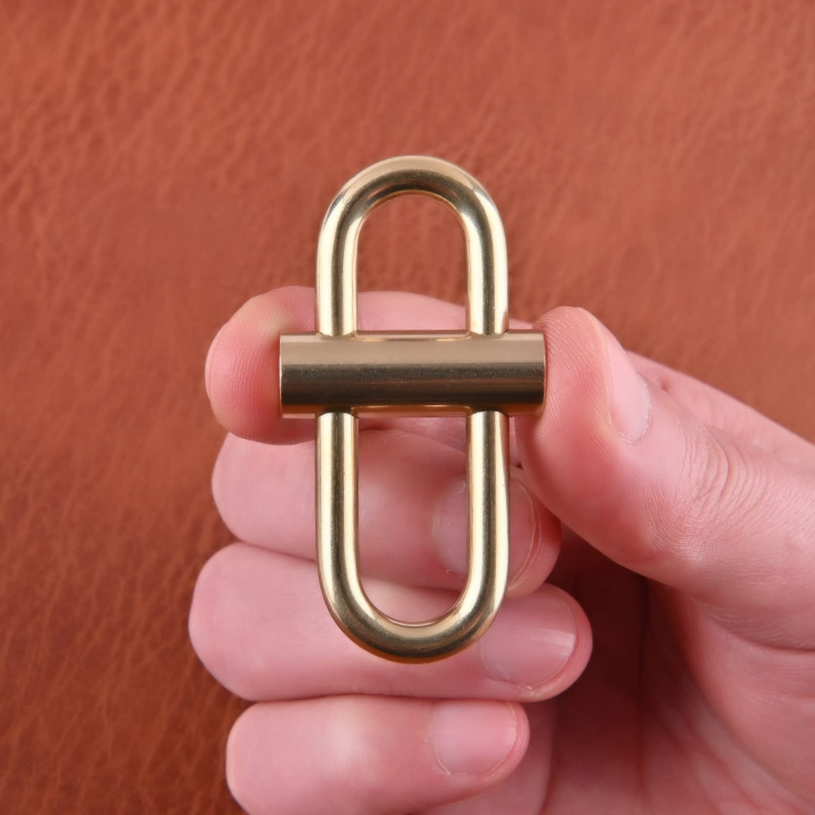 Brushed brass finish highlights Kuuleyn keychain with durable look.