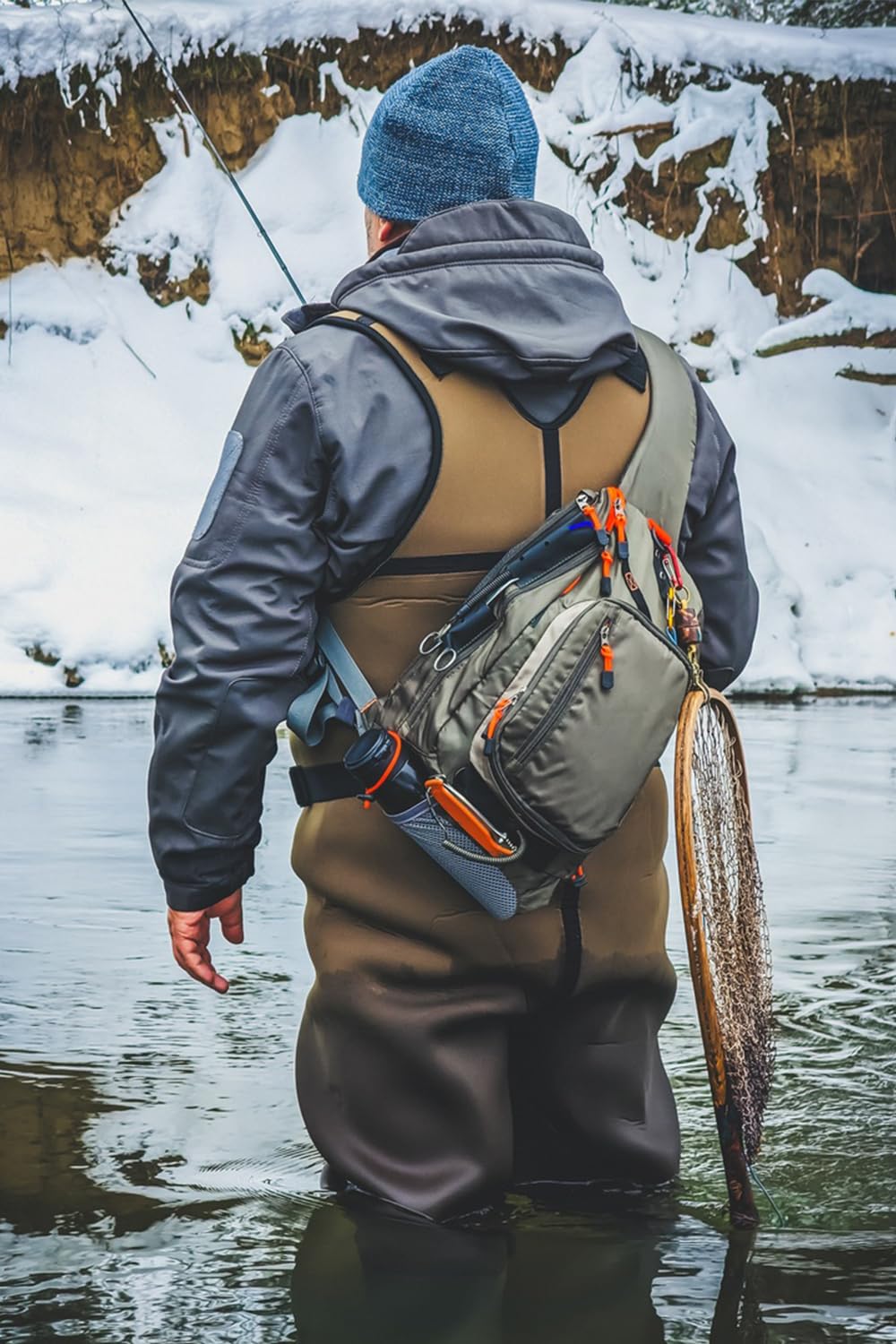 Main compartment with four exterior zipper pockets