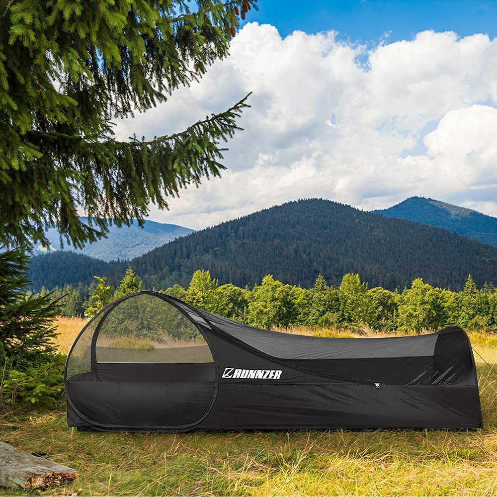 L RUNNZER uses durable polyester material for tear resistance outdoors.