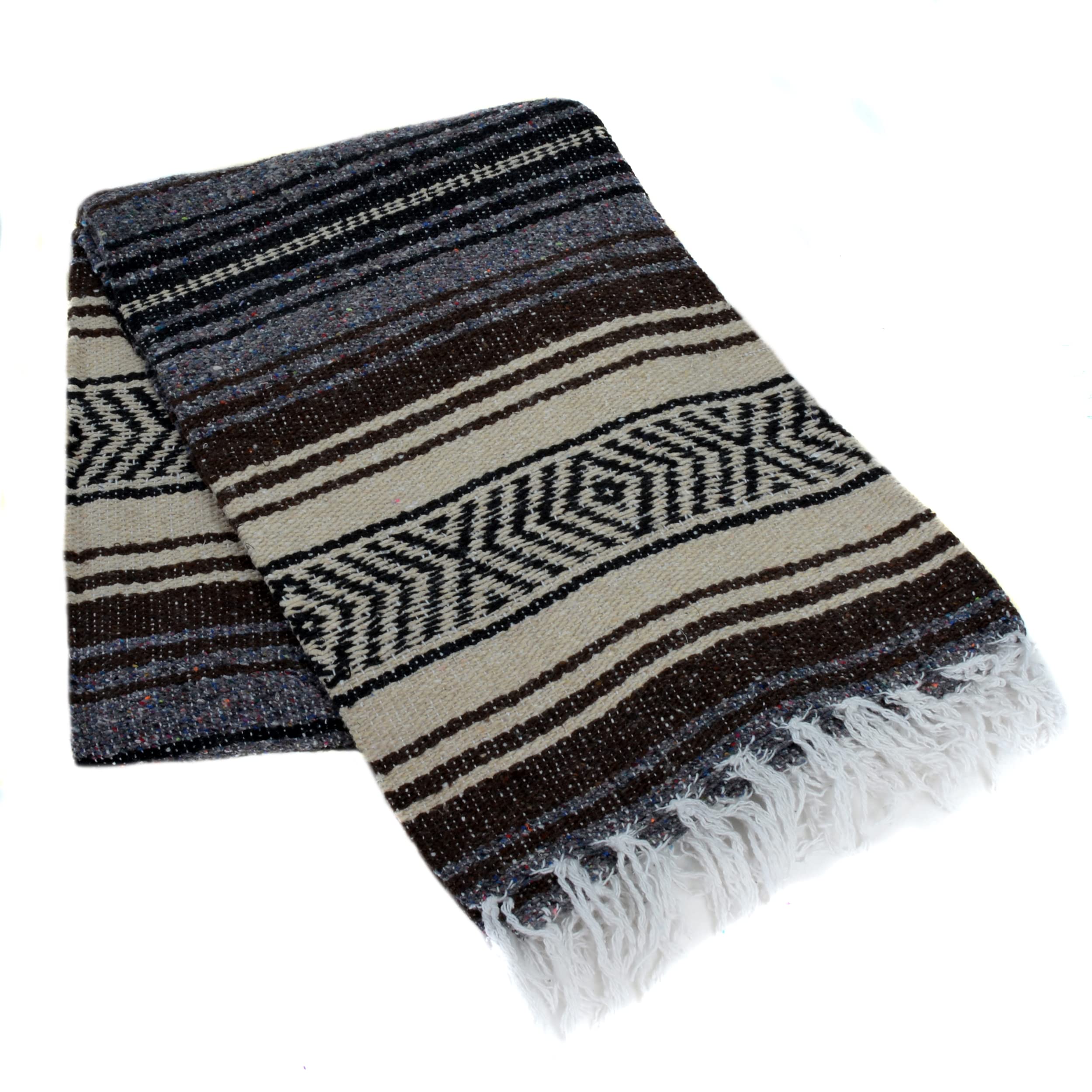 La Montana machine-washable blanket simplifies care after outdoor adventures.