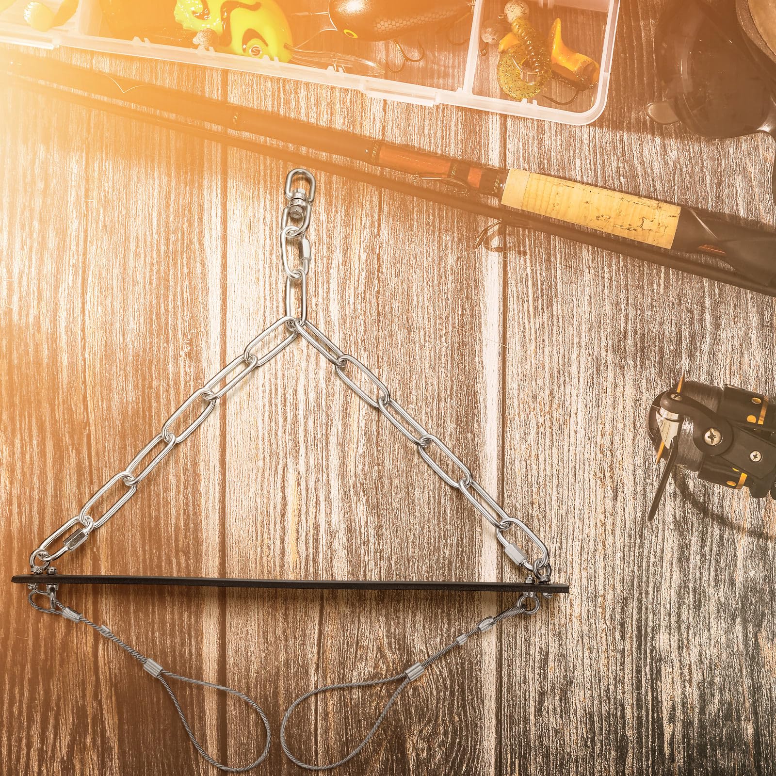 Lasnten stainless steel cable and iron chain provide sturdy support for small game.