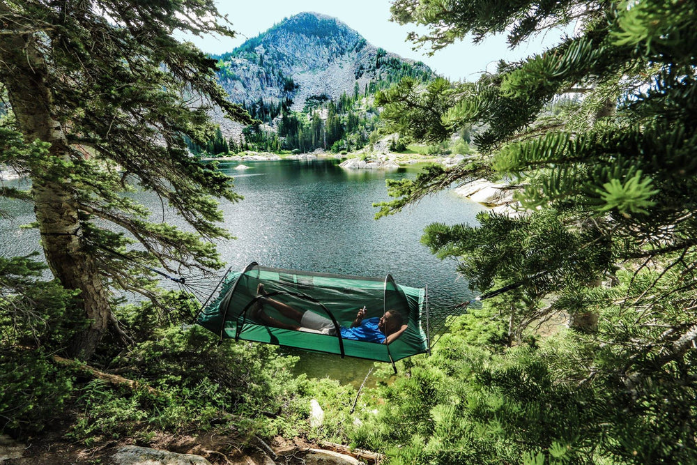 Lawson Blue Ridge waterproof canopy border protects from splashes and wind.