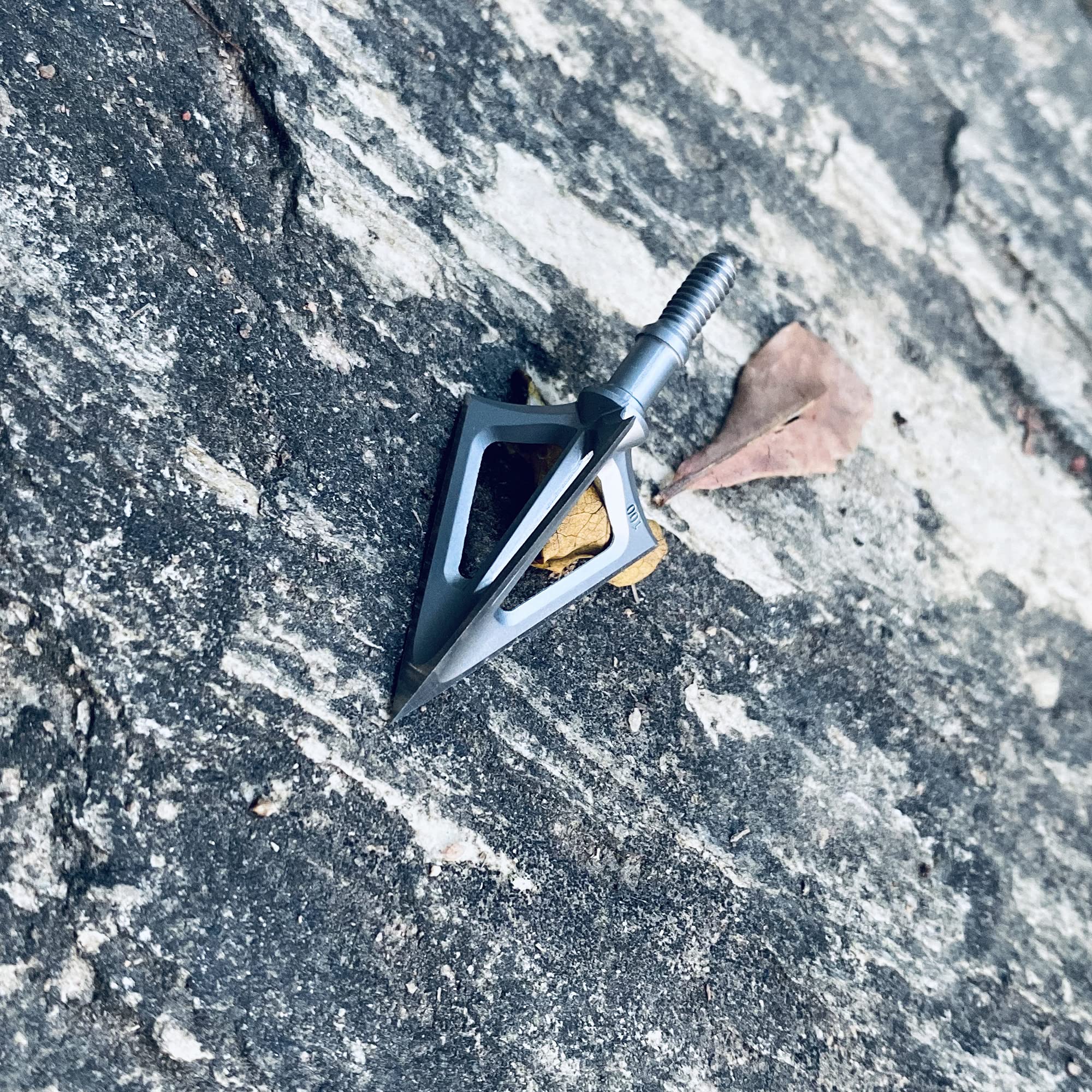 LEANPRO six-pack broadheads provide quick on-field replacements