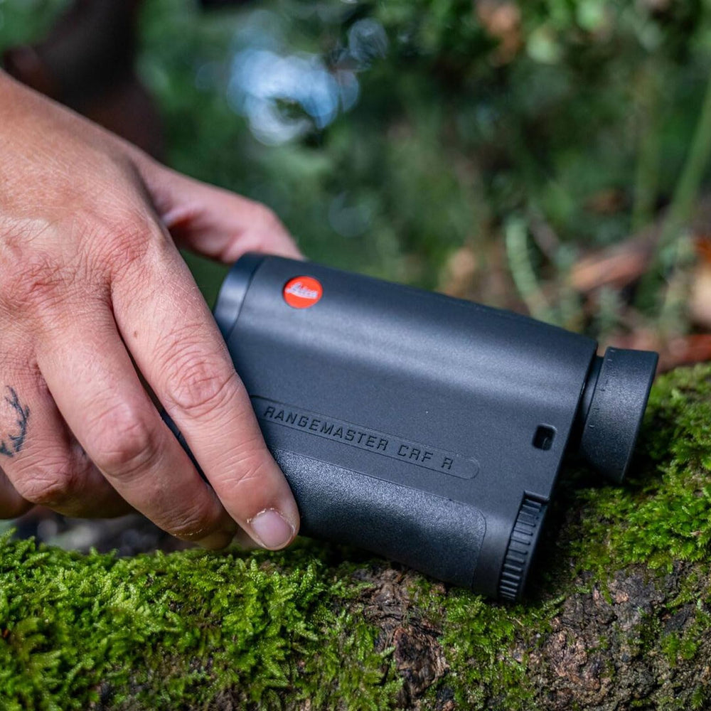 Leica Rangemaster CRF weather-resistant shell stands up to rain and cold in outdoor use.
