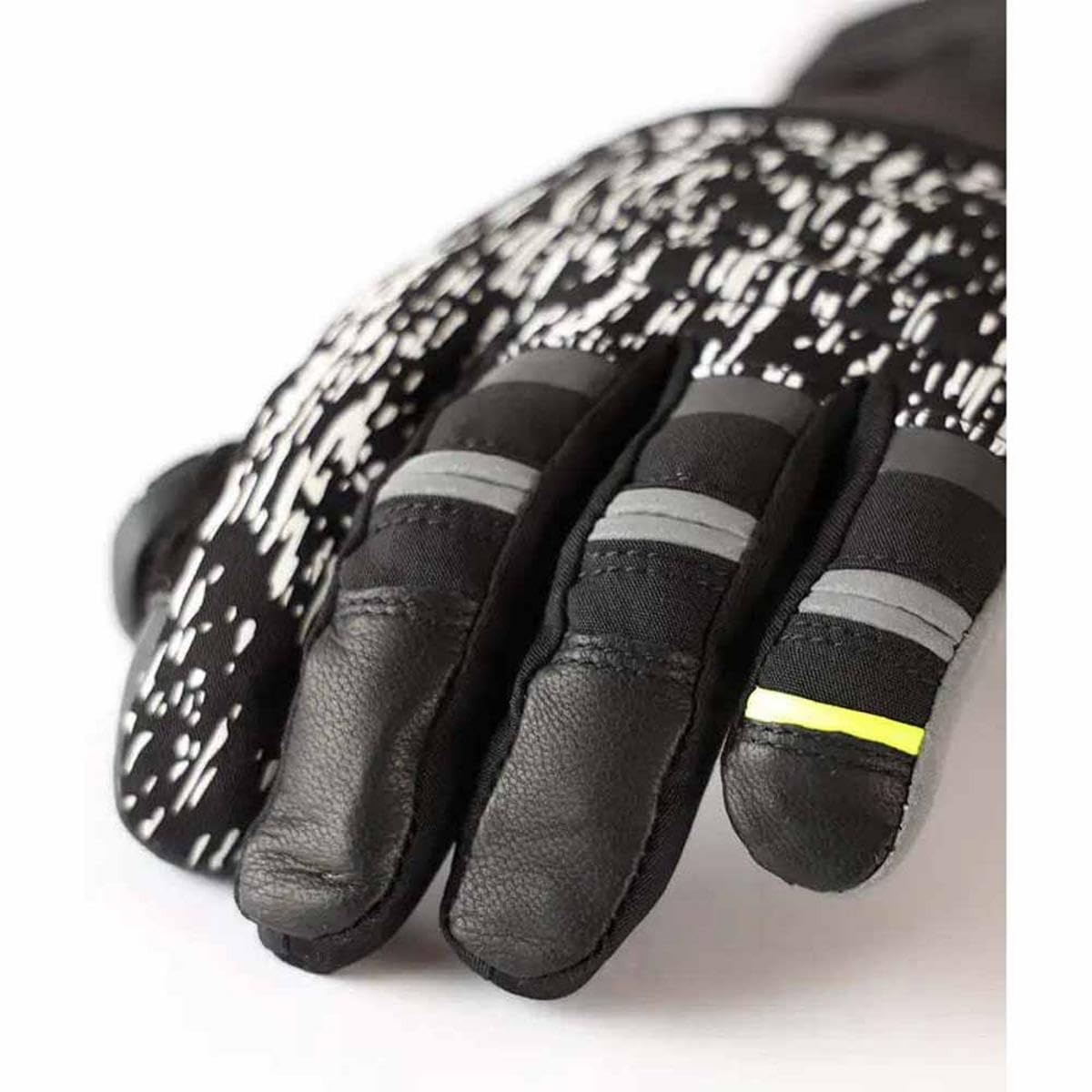Lenz Heat Glove 7.0 finger-cap heating delivers full-hand warmth.