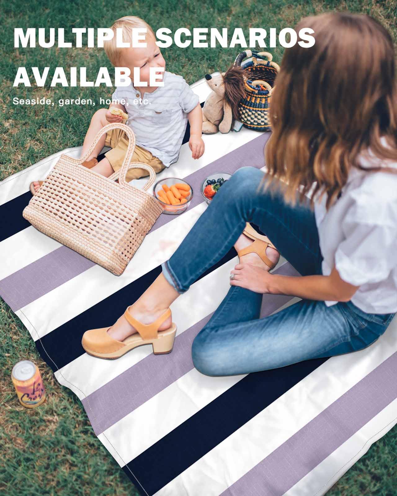 LEQIOLENNG Beach Blanket dries quickly and cleans easily after outdoor sessions