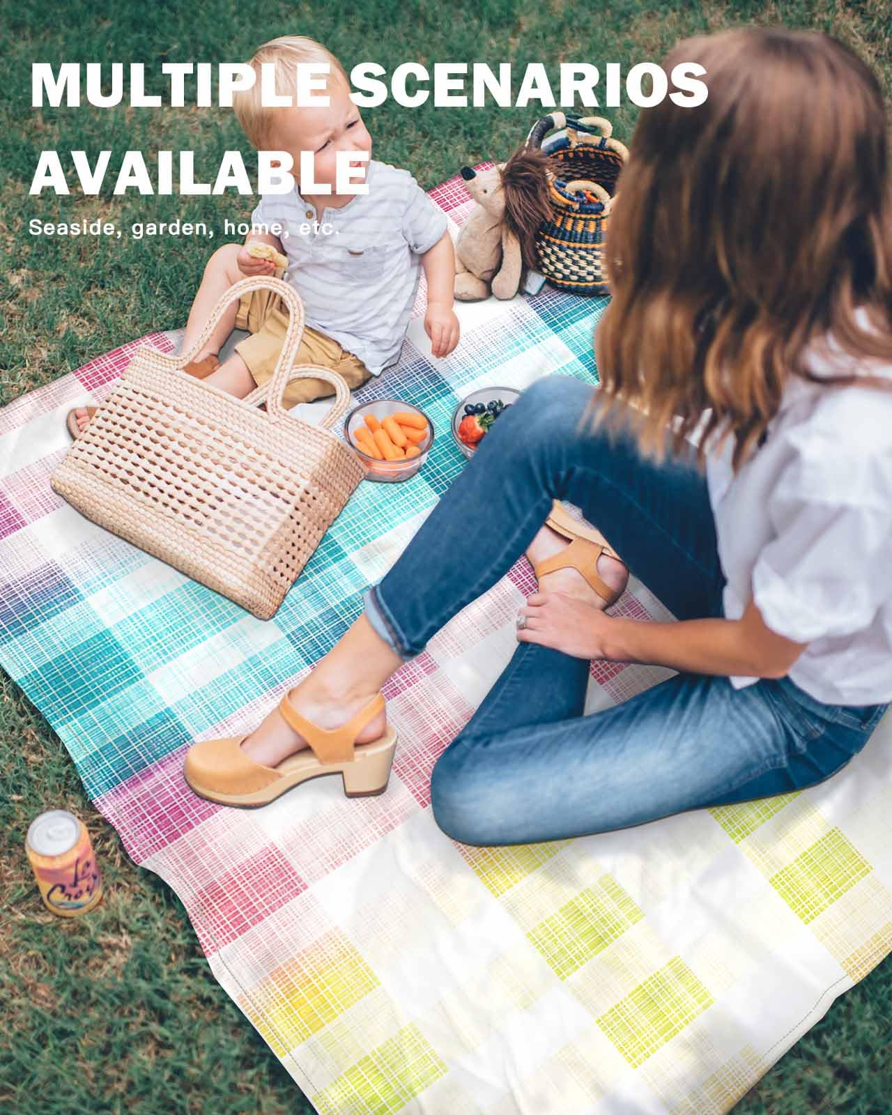 LEQIOLENNG Beach Blanket quick-dry fabric resists dampness.