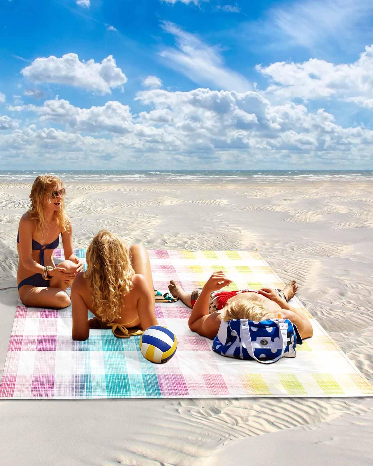 LEQIOLENNG Beach Blanket sand-proof surface stays clean on the shore.