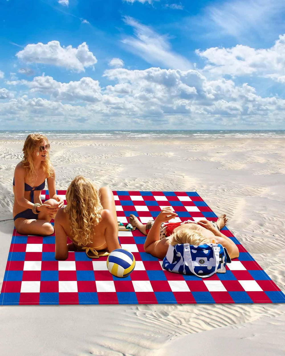 LEQIOLENNG beach mat dries quickly for easy packing after sun.