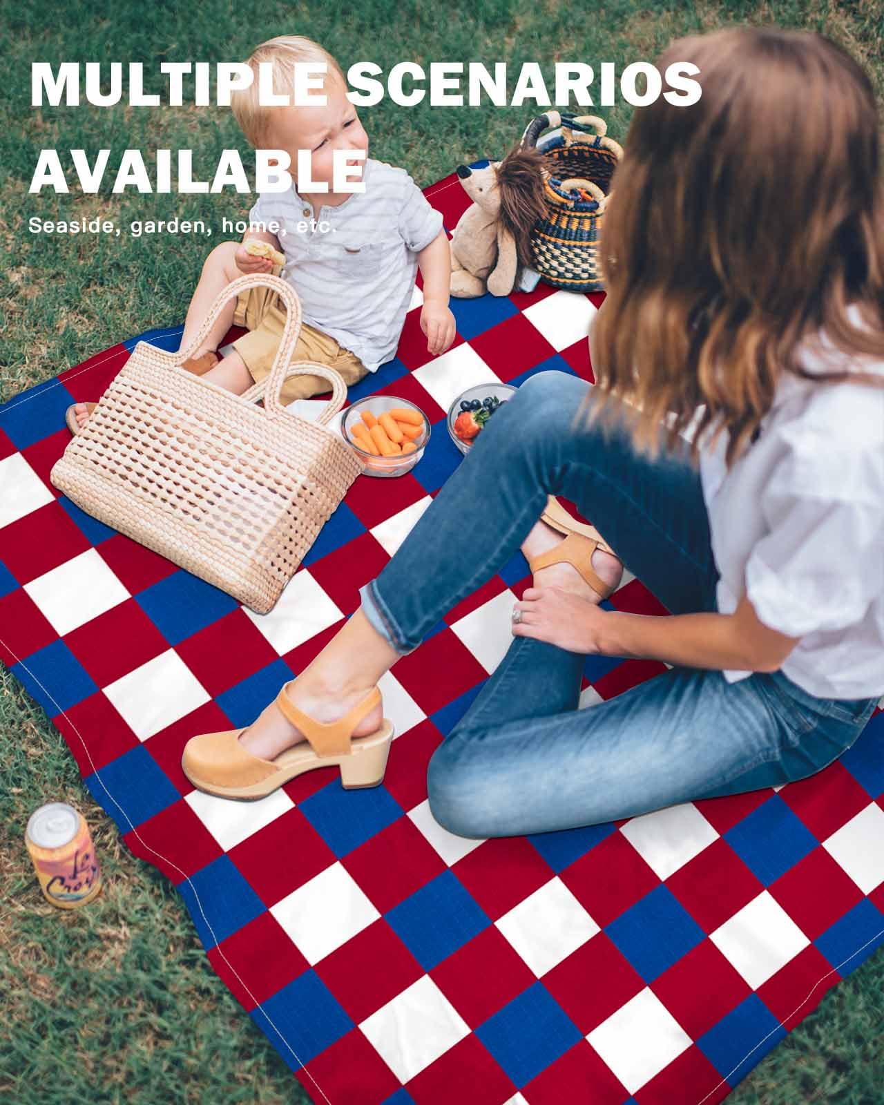LEQIOLENNG easy-clean beach blanket resists sand and spills.