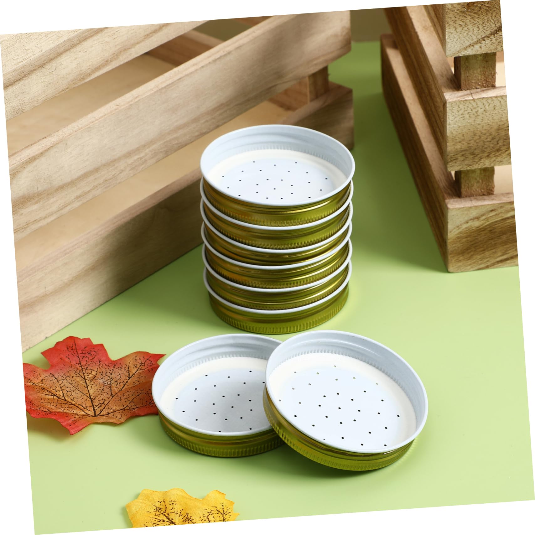 Levemolo entrance feeder top lid promotes steady water access for busy hives