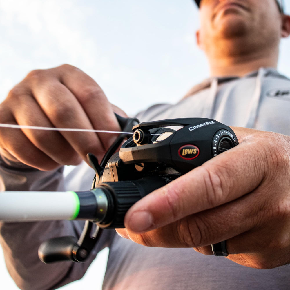 Reel profile highlighting 7.5:1 gear ratio and lightweight design