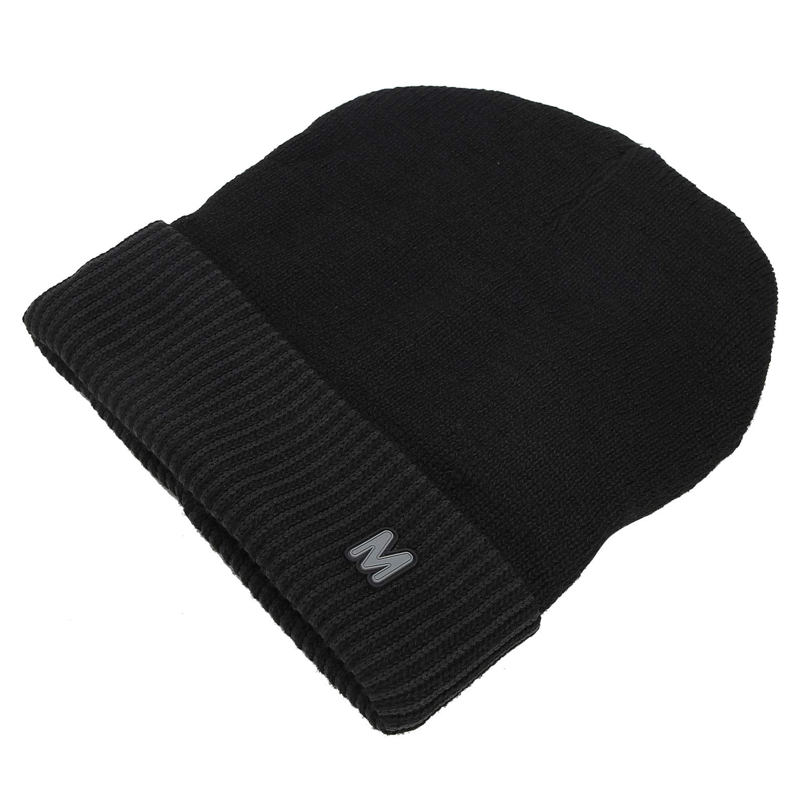 LIANGLIDE heated hat worn outdoors in winter, reliable warmth during outings.