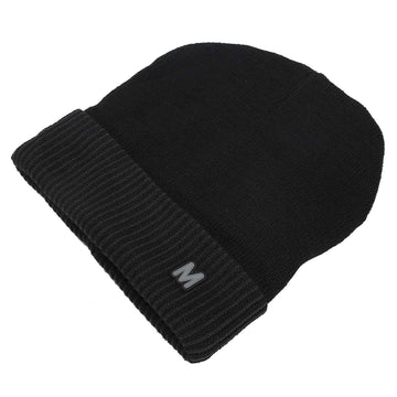 LIANGLIDE heated hat worn outdoors in winter, reliable warmth during outings.