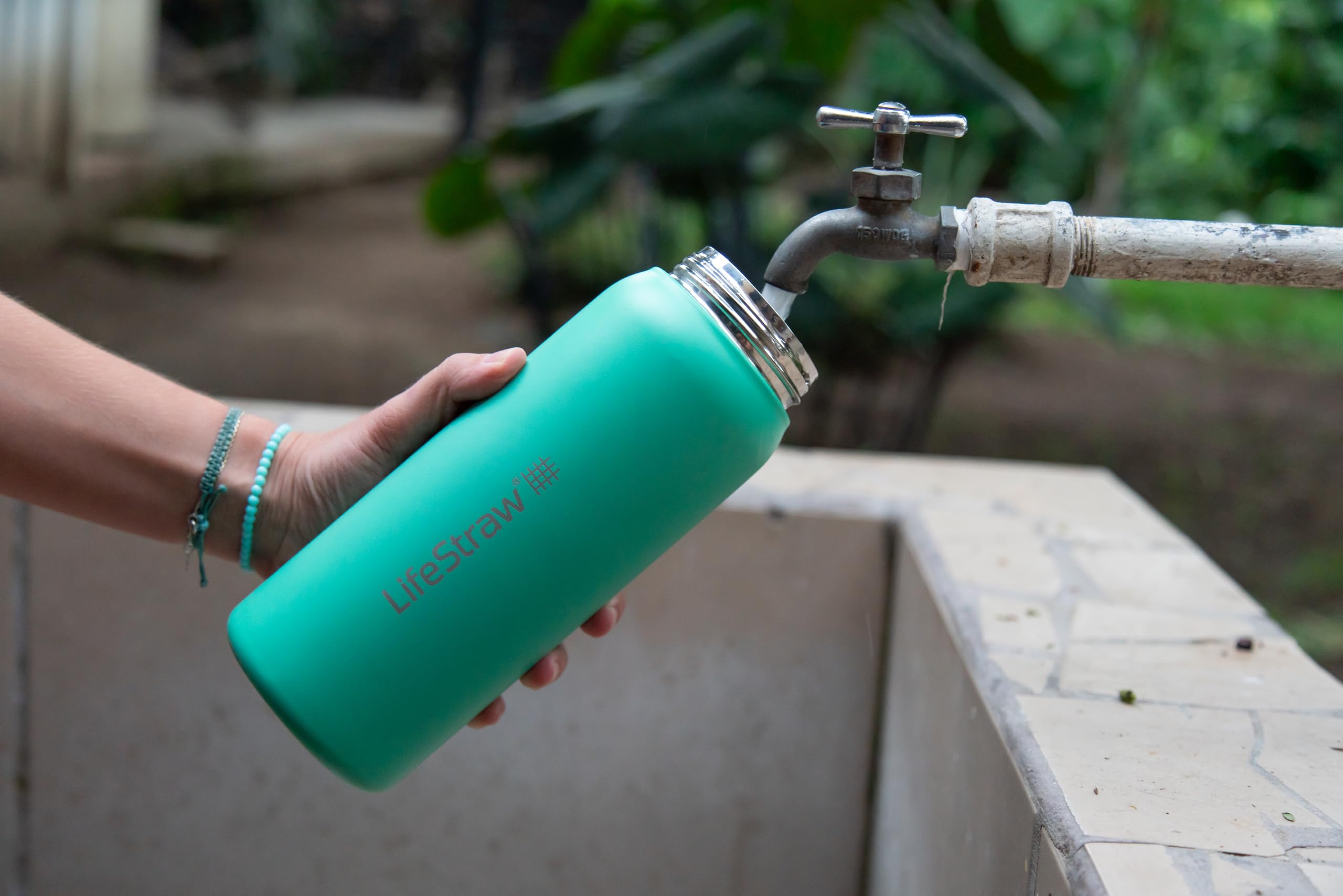 LifeStraw Go Series taste-improvement visual shows clearer water after filtering.