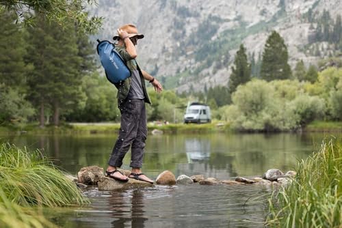 LifeStraw Peak Series carabiner clip for quick attachment and accessible storage.