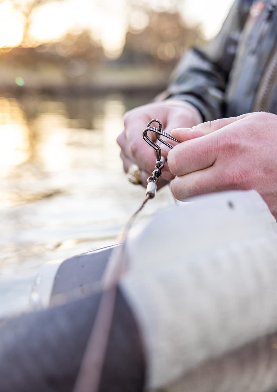 Lifetime Decoys stainless ball bearing swivels minimize twist and tangle during setup.