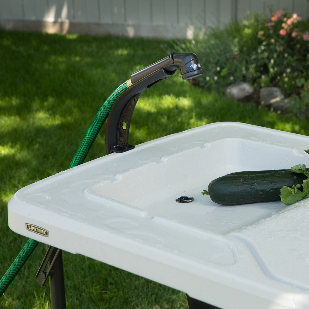 Lifetime fillet table UV-protected surface for lasting outdoor use