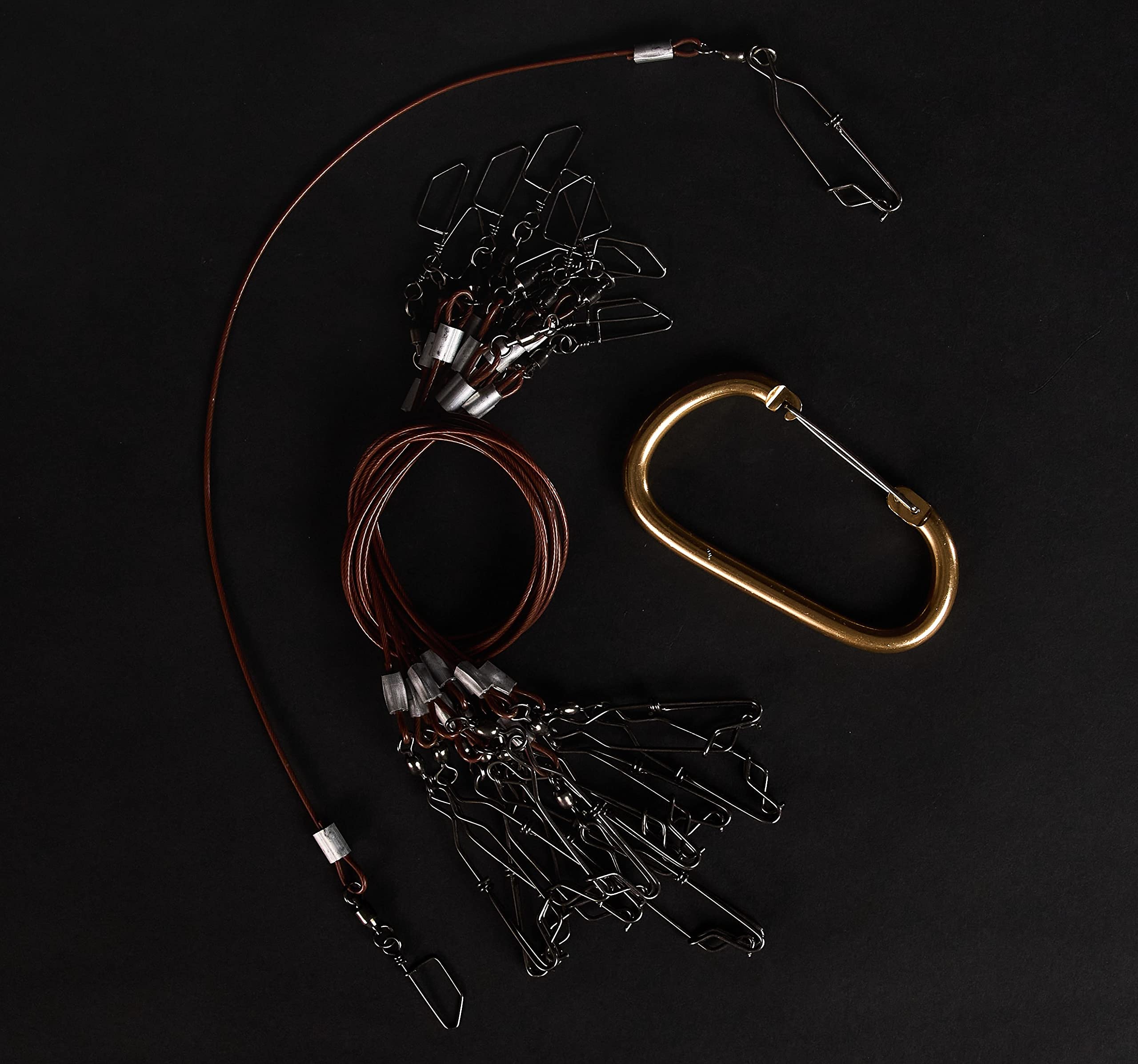 Tangle-resistant mainline drops reduce line clutter during hunts.