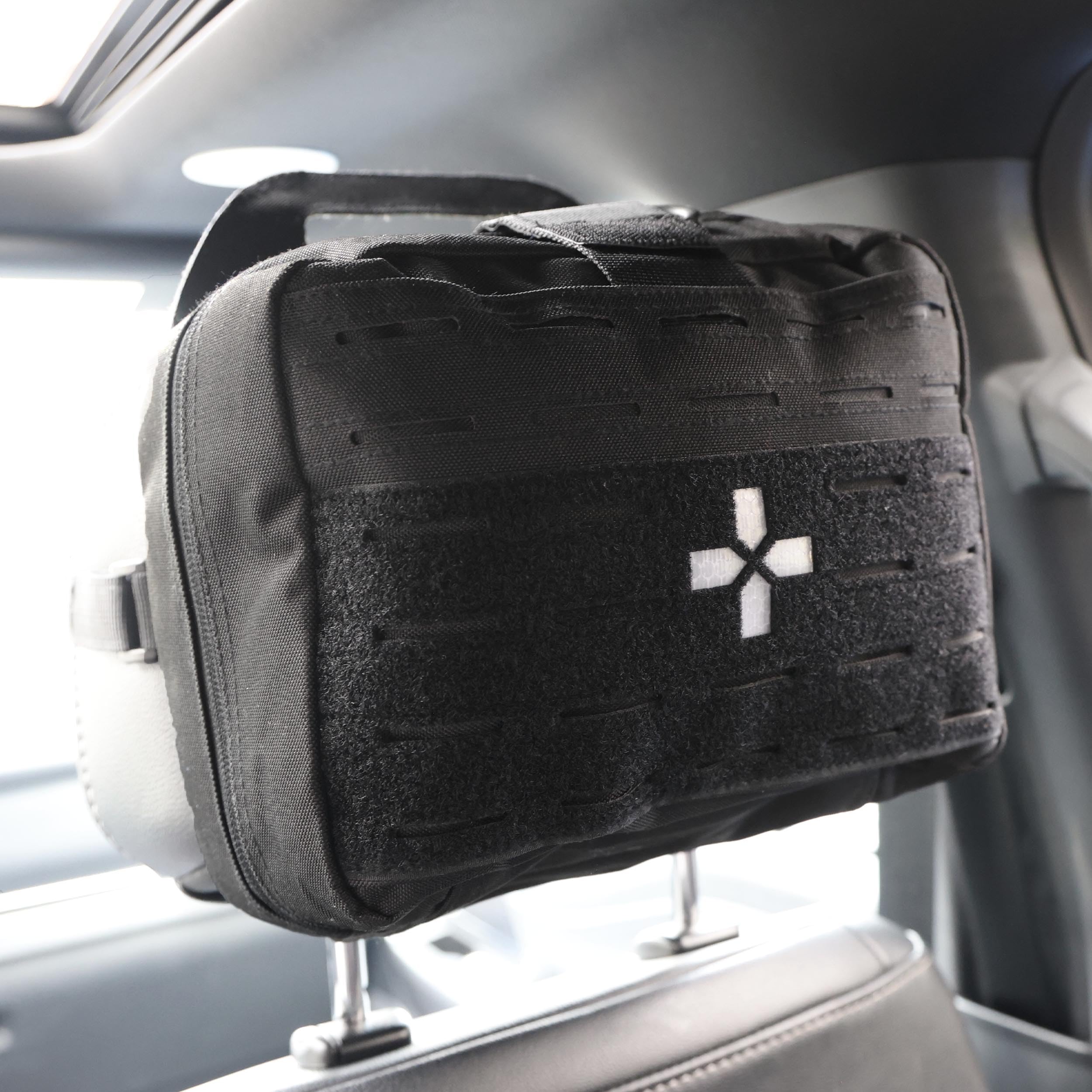 Lightning X MOLLE-compatible headrest strap enables versatile mounting.