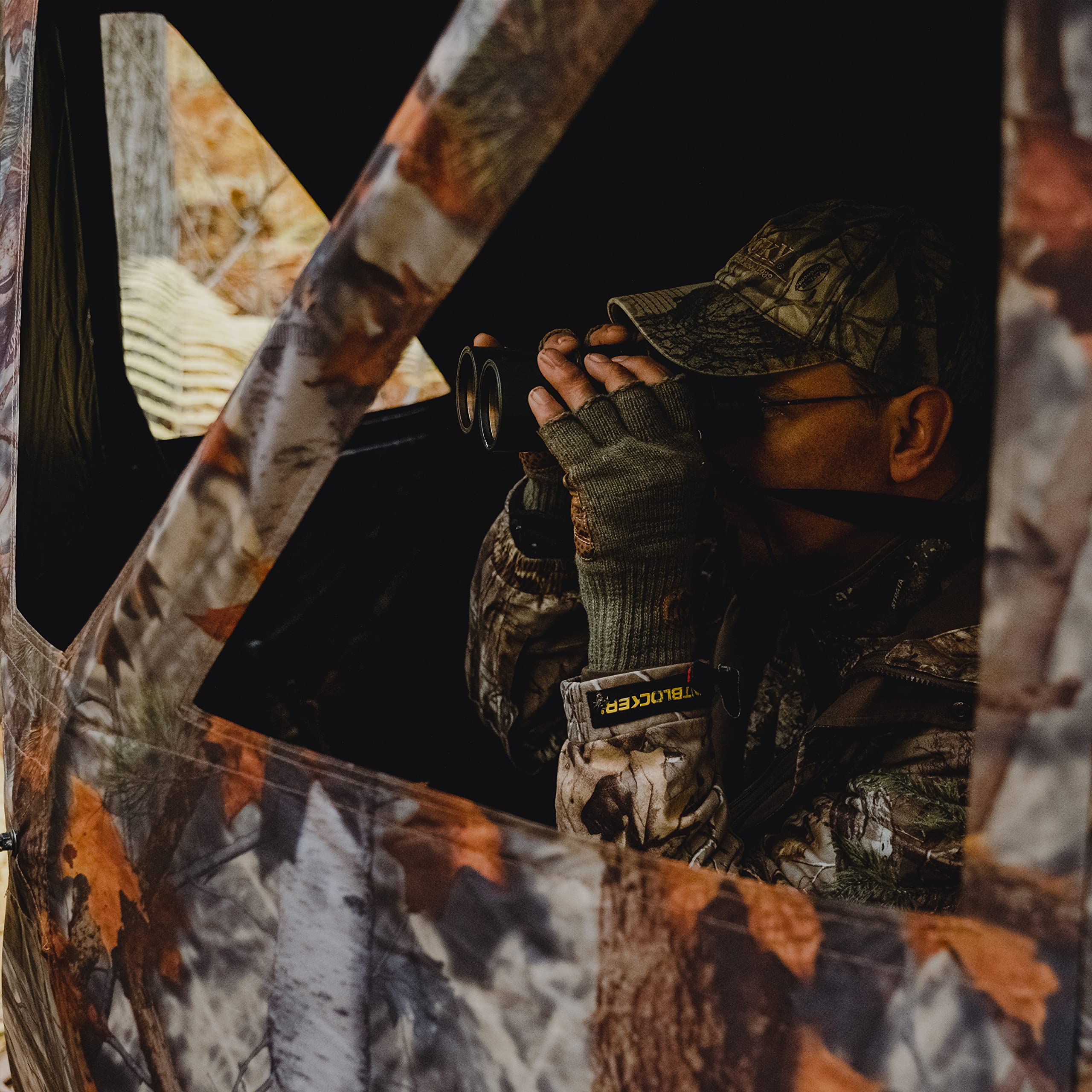 Silhouette of a lightweight, 2-person hunting blind