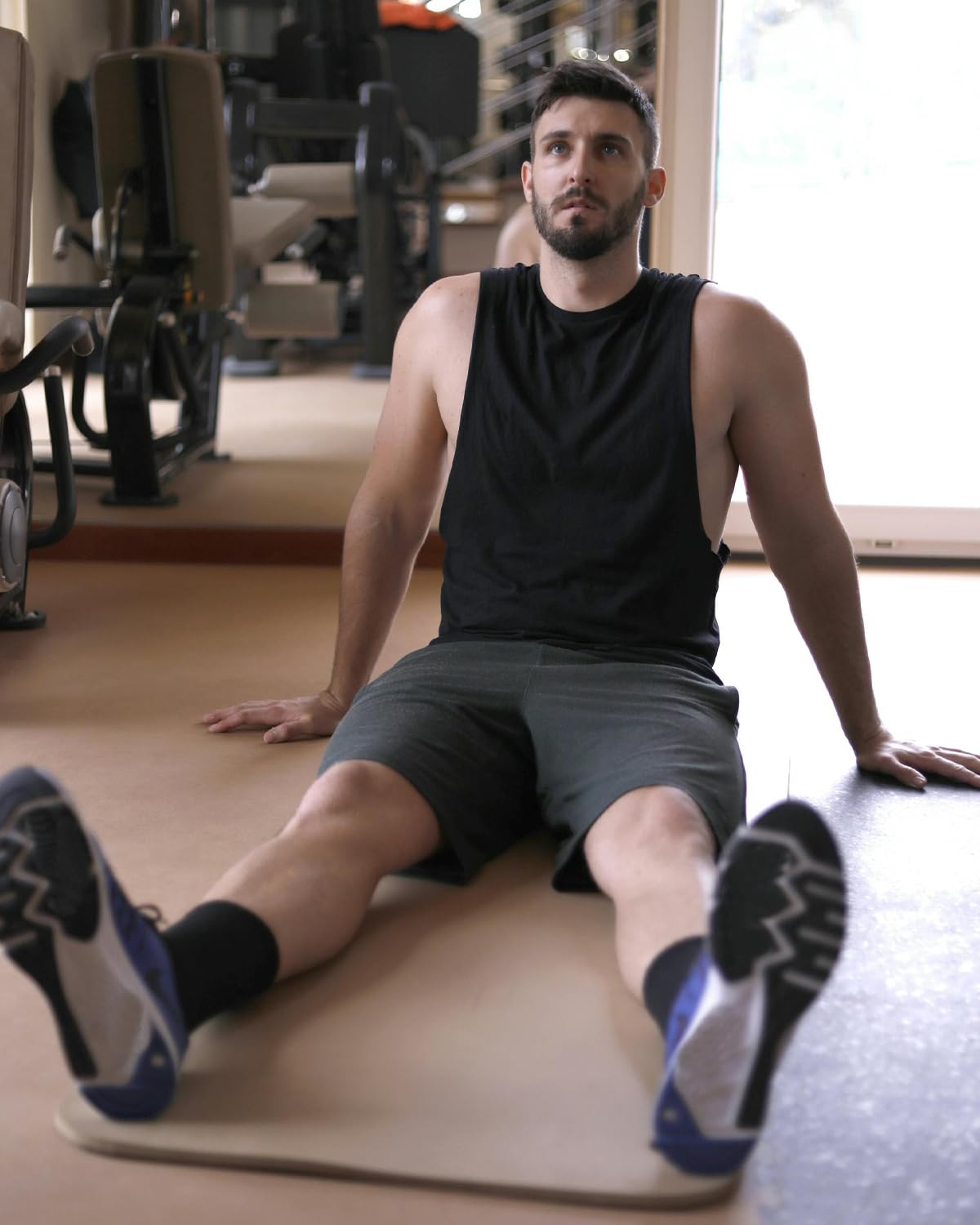 Liloak sweatshorts 7-inch inseam close-up emphasizes lightweight fabric and comfort.