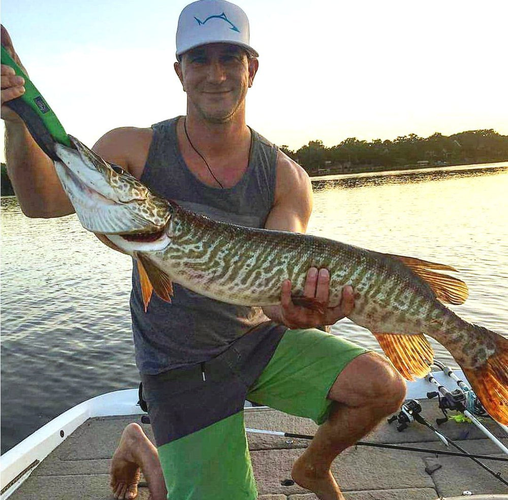 LINE CUTTERZ ergonomic grip supports extended use without fatigue.