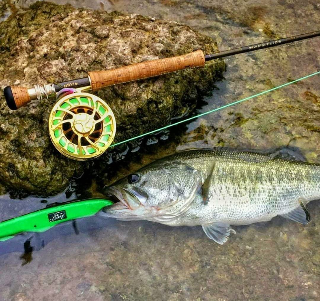 LINE CUTTERZ weight-scale-slot enables quick fish weighing setup.