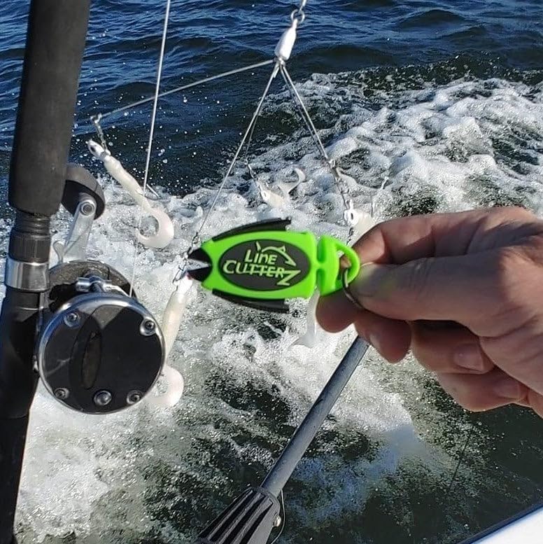 LINE CUTTERZ compact pink design fits pockets and tackle boxes.