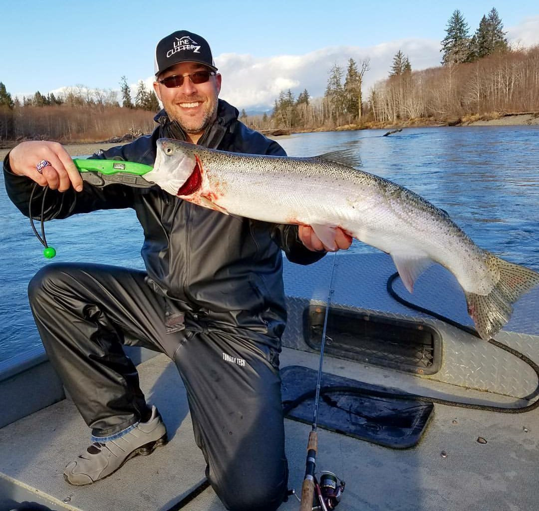 LINE CUTTERZ handy-lanyard adds security during boat trips.