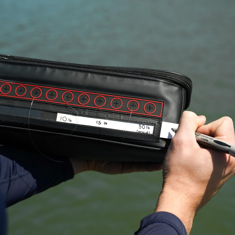 Compact portable design holding up to 14x 300-yard or 3x 1000-yard spools