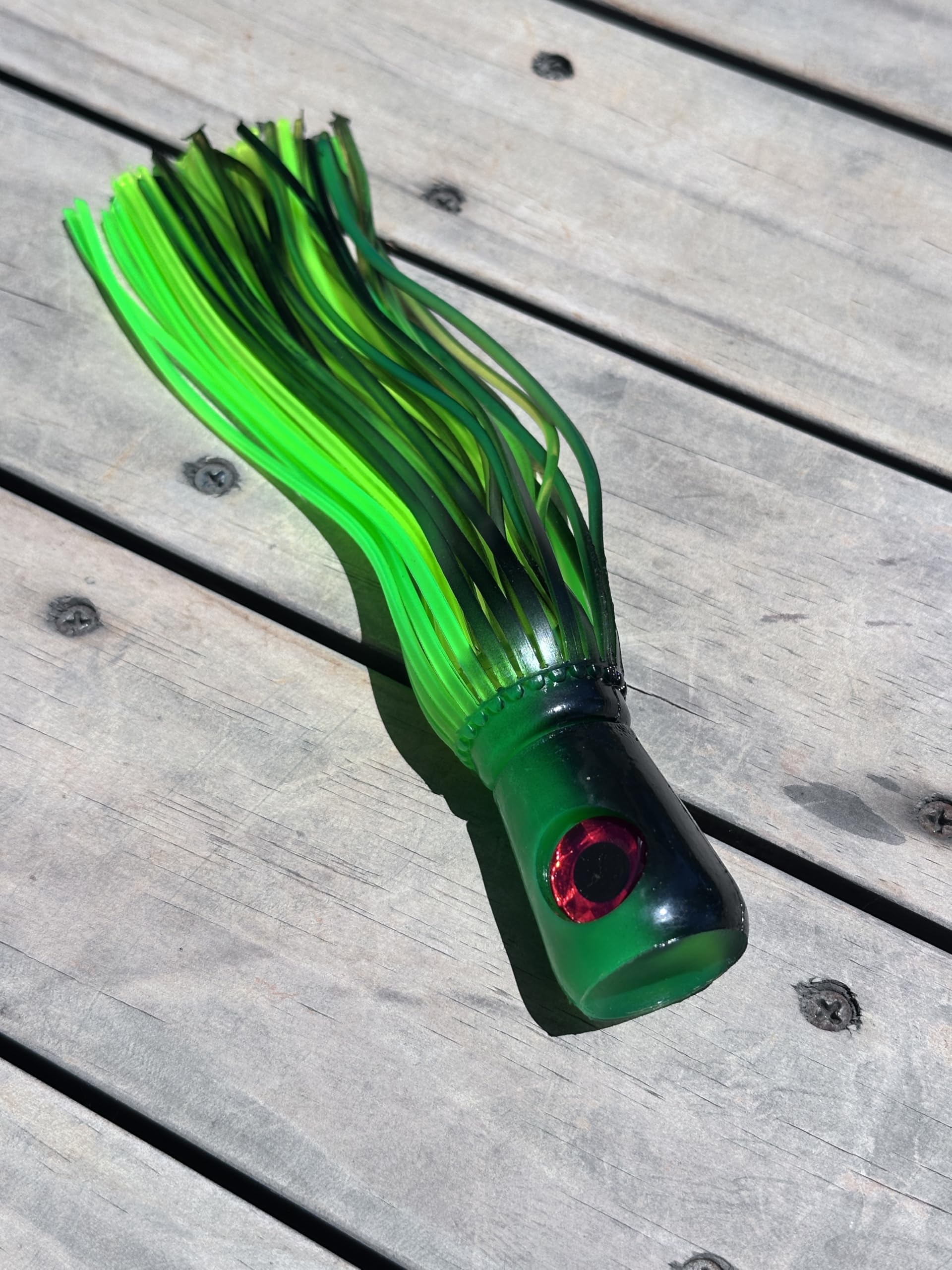 Cupped-face detail enhances bubble trail in the Green-Black Big Chugger