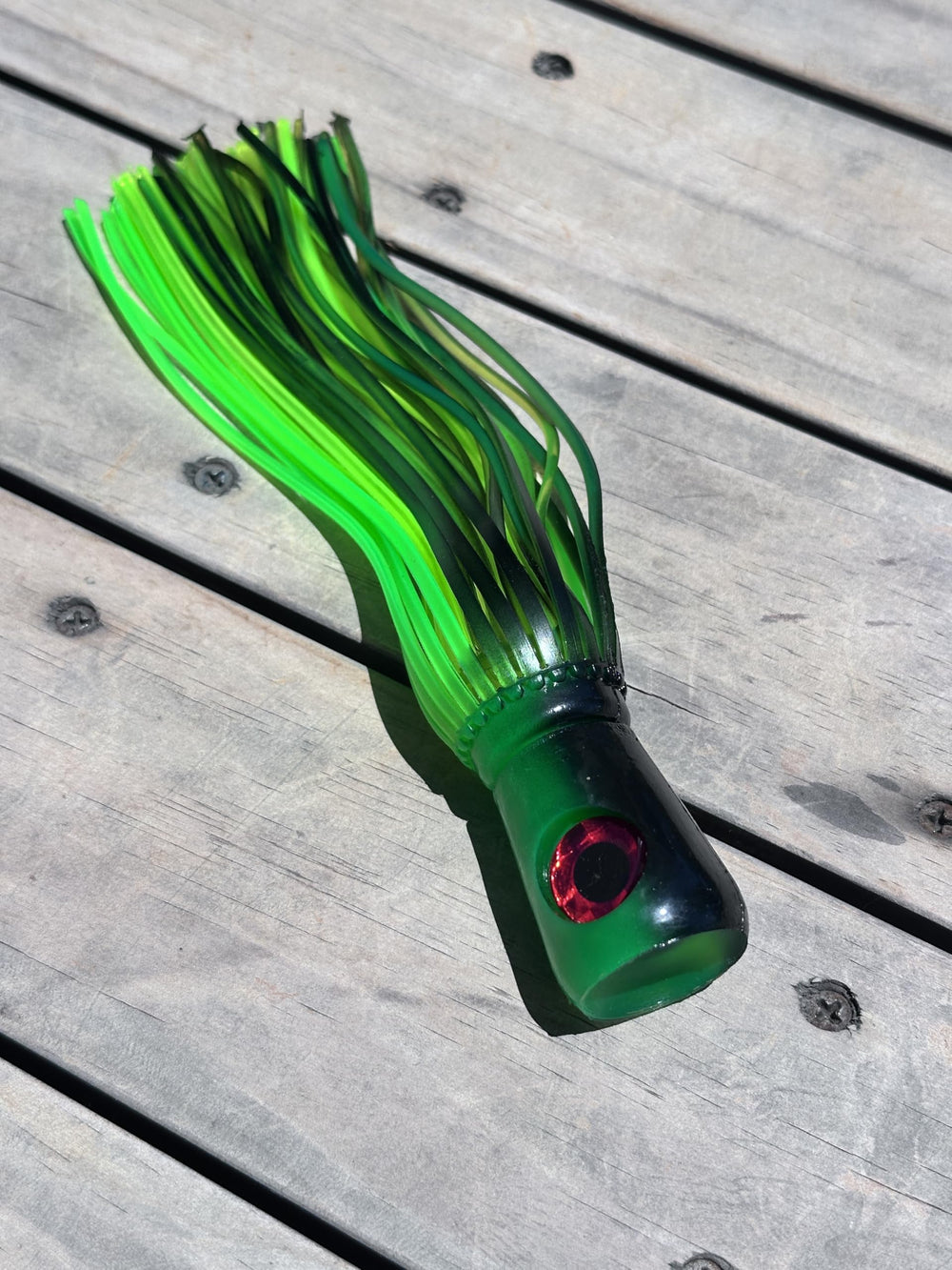 Cupped-face detail enhances bubble trail in the Green-Black Big Chugger