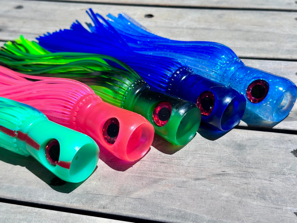 Brand origin note: designed in USA, manufactured in China for durability in green-black
