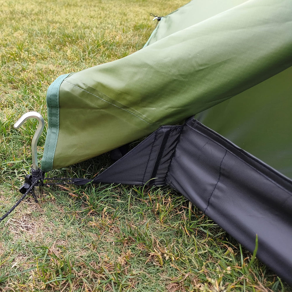 Longeek octagon picnic blanket surface highlighting waterproof Oxford material.