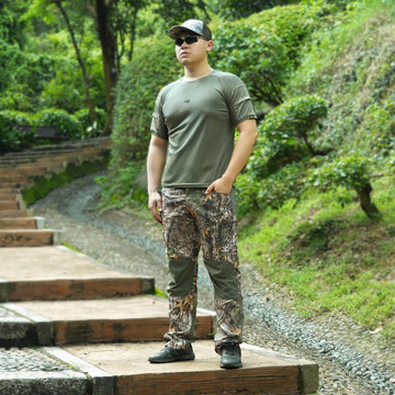 LOOGU camo hunting pants elastic waistband for comfortable fit.
