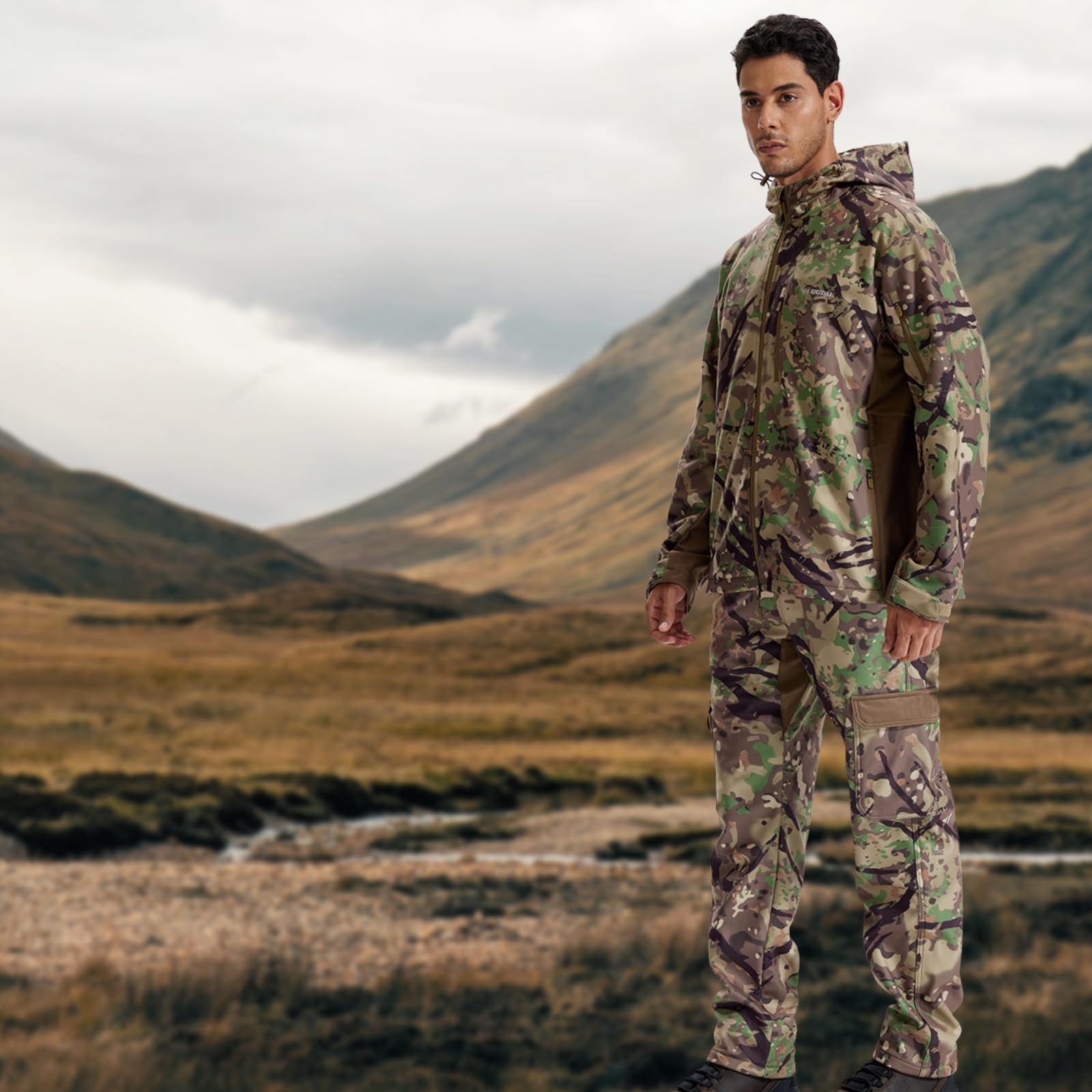 LOOGU fleece-lined softshell hunting pants close-up of windproof and water-resistant exterior