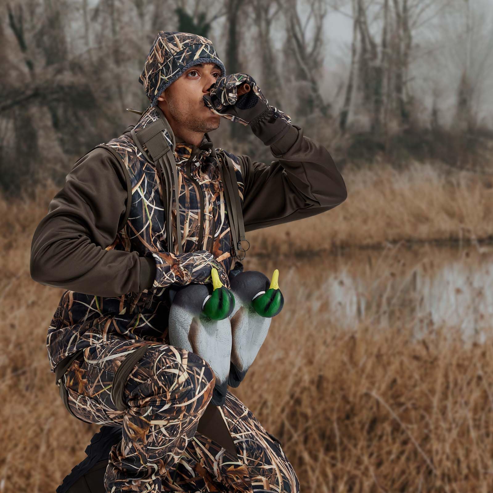 LOOGU camo hunting pants elastic waistband adapts to movement for all-day wear.