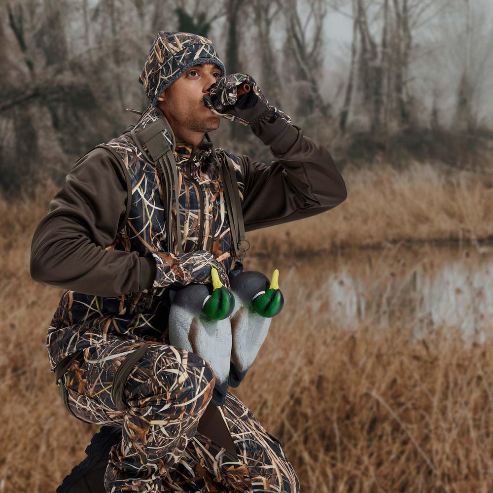 LOOGU camo hunting pants elastic waistband adapts to movement for all-day wear.