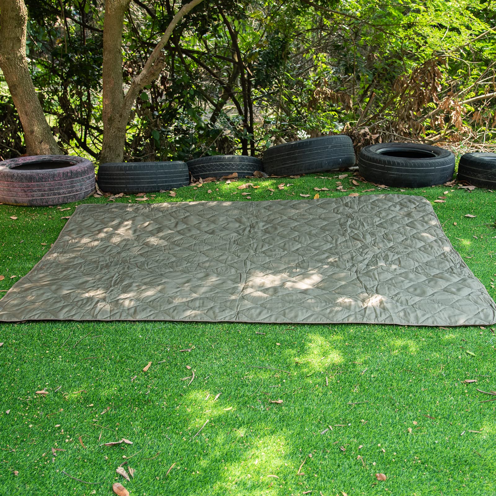 LOOGU multi-use blanket serves as outdoor mat, beach blanket, or picnic cover.