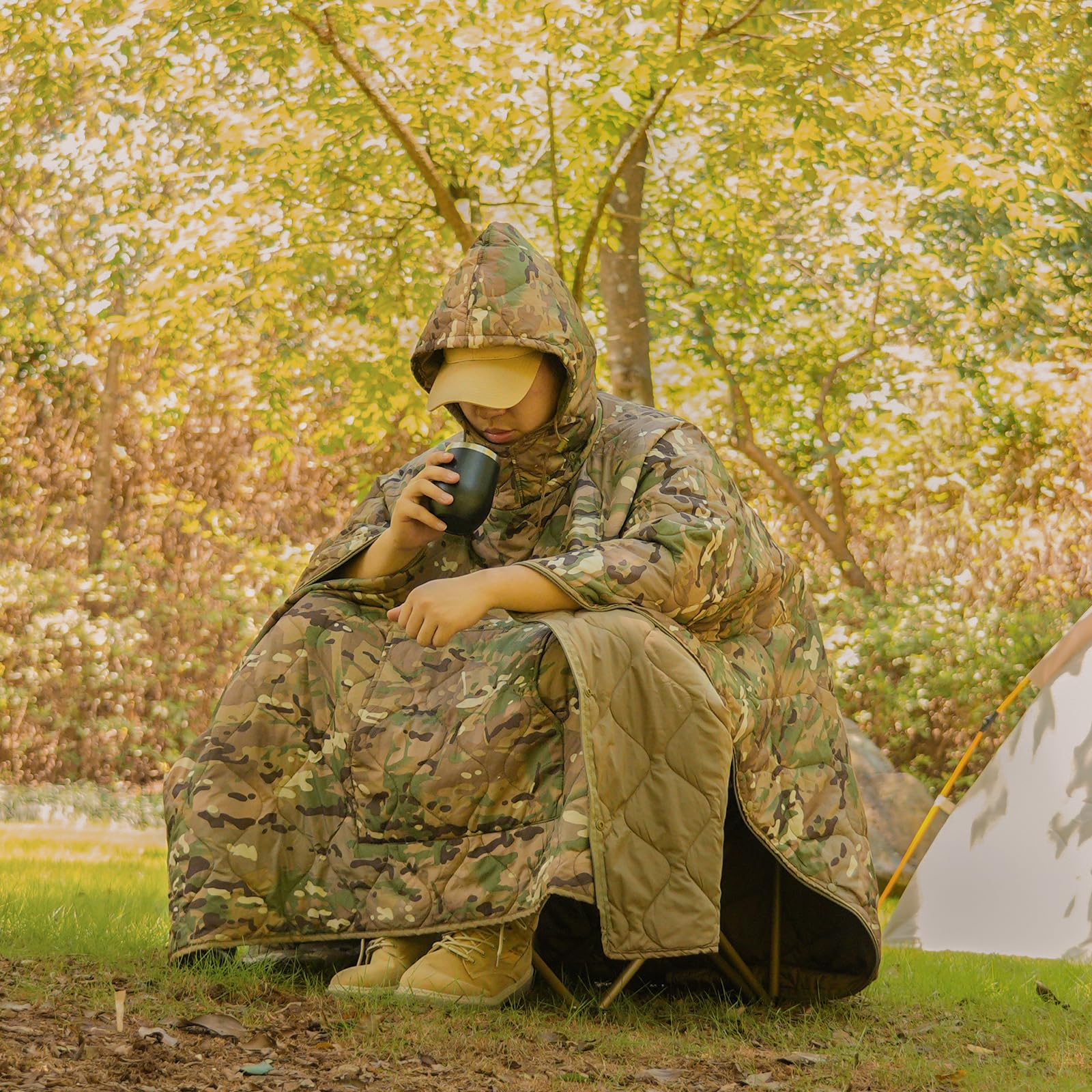 LOOGU poncho dimensions reveal generous single-person coverage for warmth