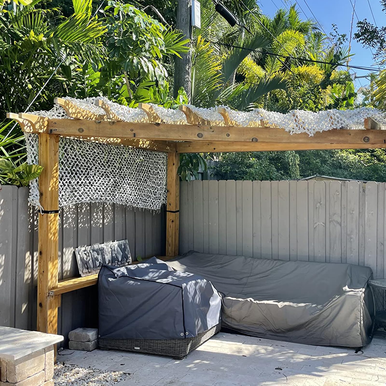 LOOGU white camo netting military exercise backdrop aids concealment during drills.