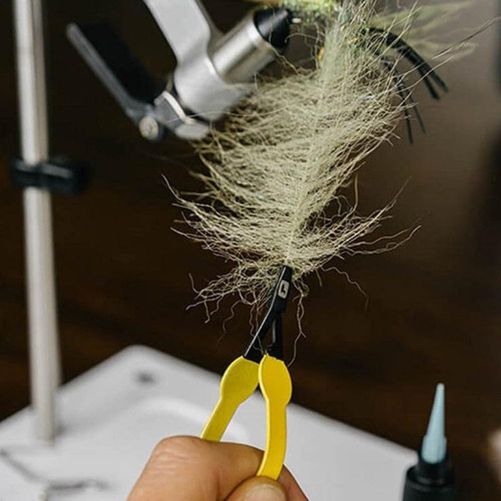 Ergonomic handle of Loon Outdoors Hackle Pliers