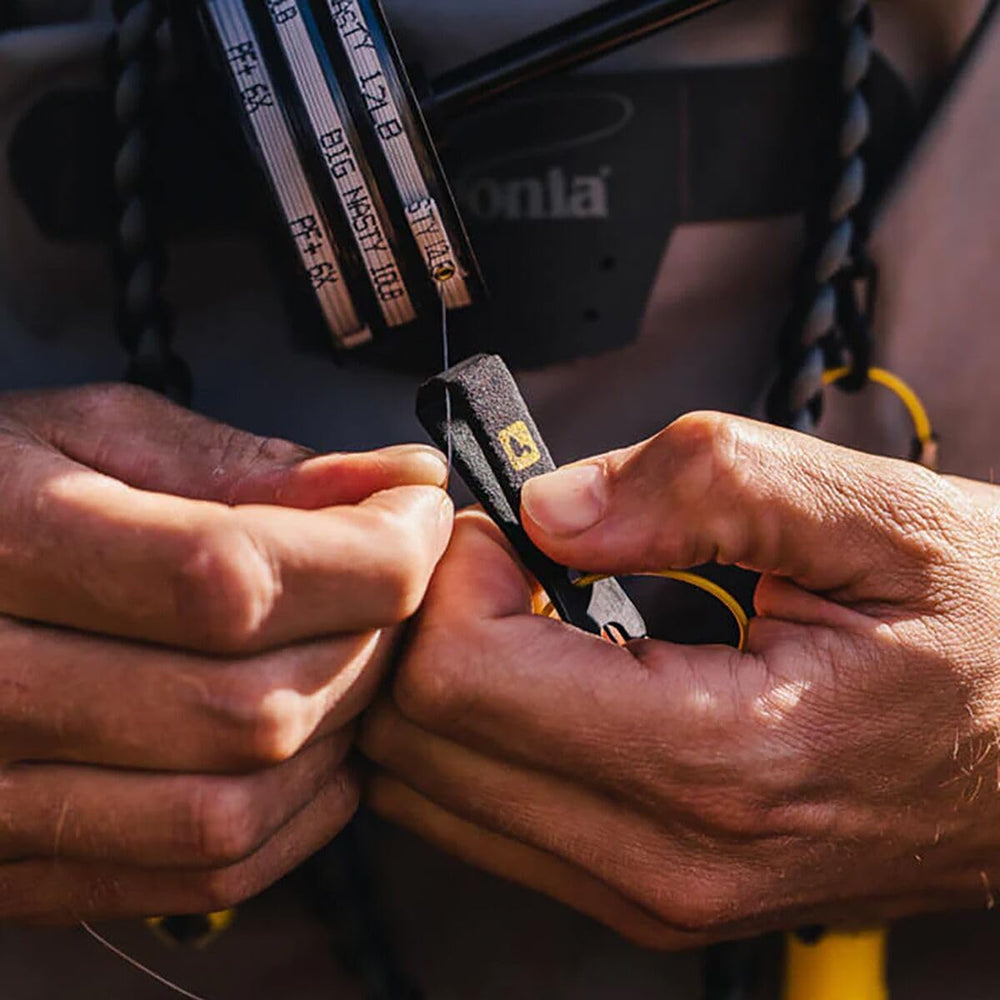 Close-up of Rogue Nippers showing straight cutting surface