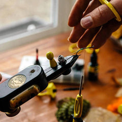 Loon Outdoors Vise Pawn Black helps easy use and efficient tying sessions