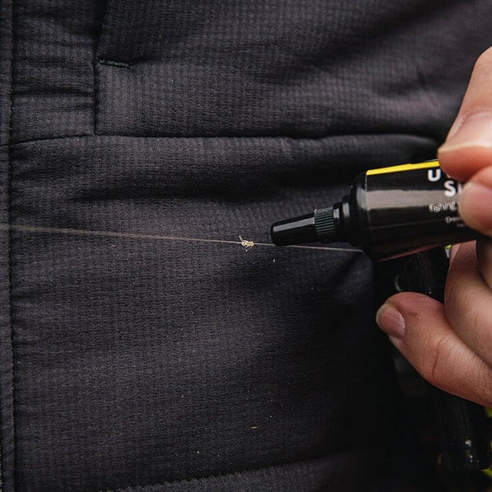 Loon UV Knot Sense exposed to sunlight, instantly curing for rapid knot hardening.