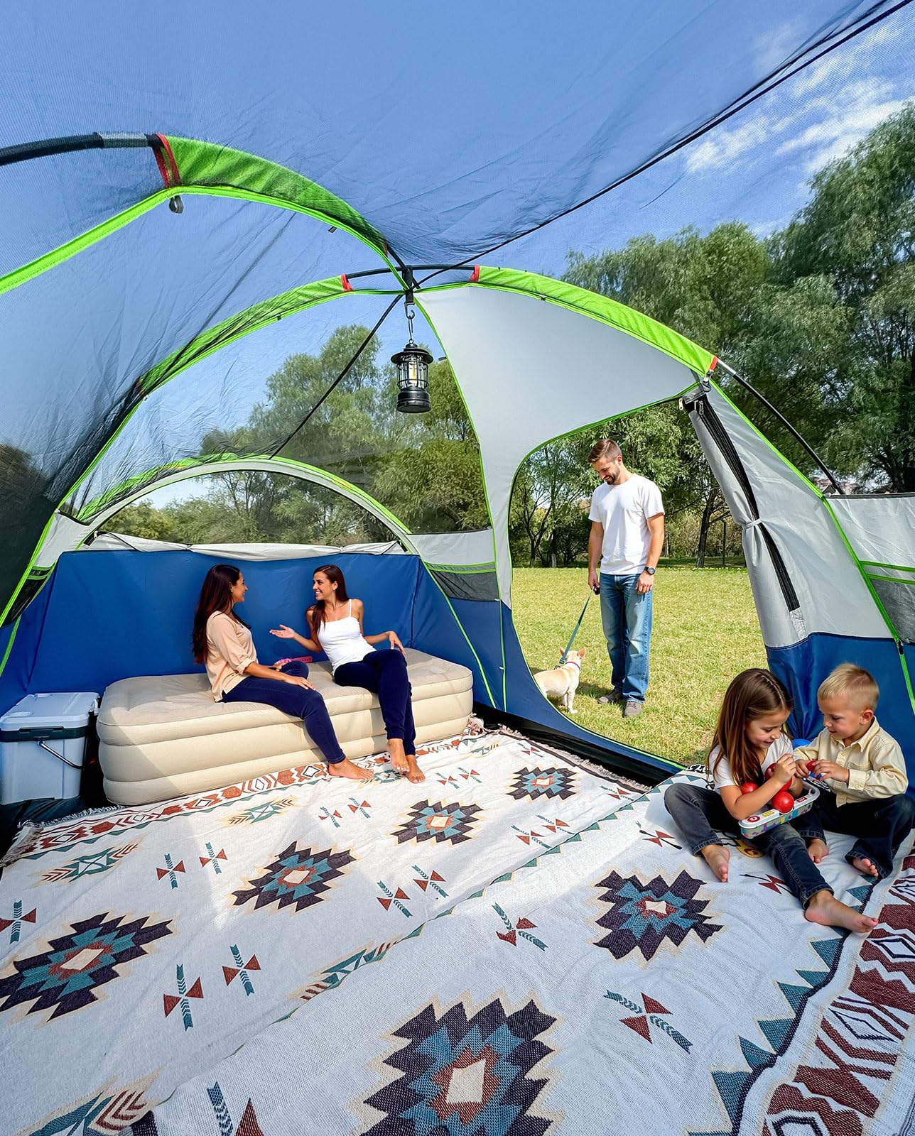 LOYEAHCAMP panoramic windows offering night sky views from inside
