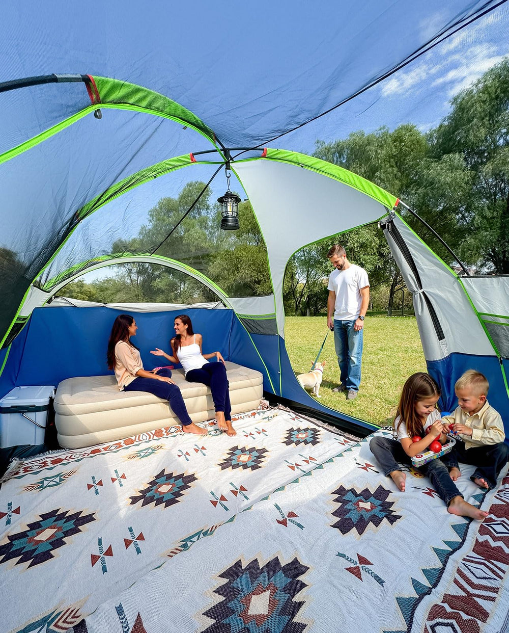 LOYEAHCAMP panoramic windows offering night sky views from inside