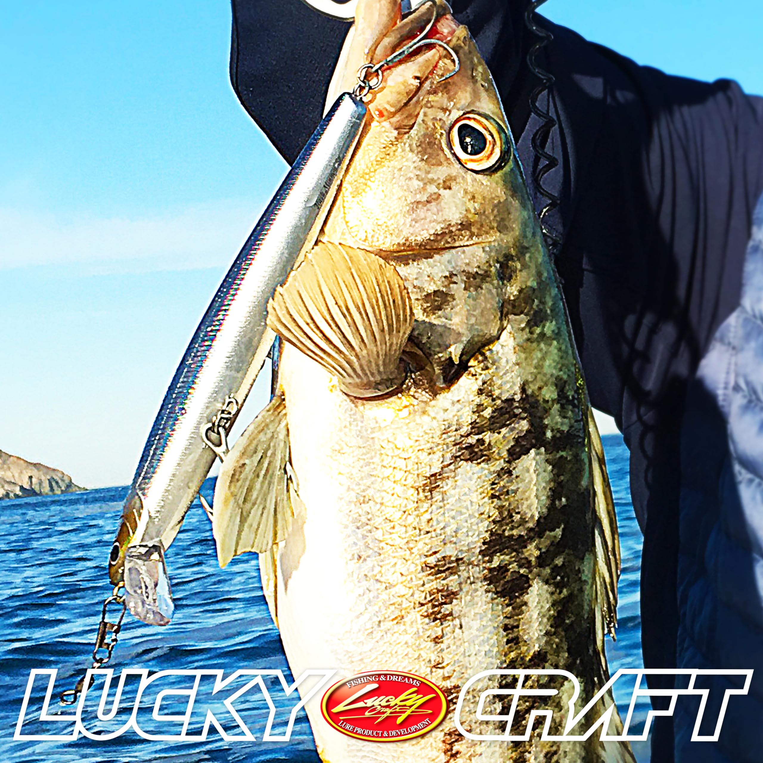 Slow-floating topwater lure action of FlashMinnow 150SR on water