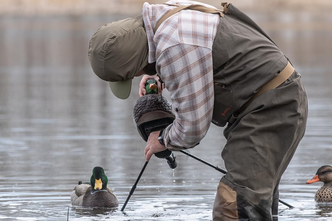 Lucky Duck Decoy Follower enabling a staggered three-decoy layout in motion.